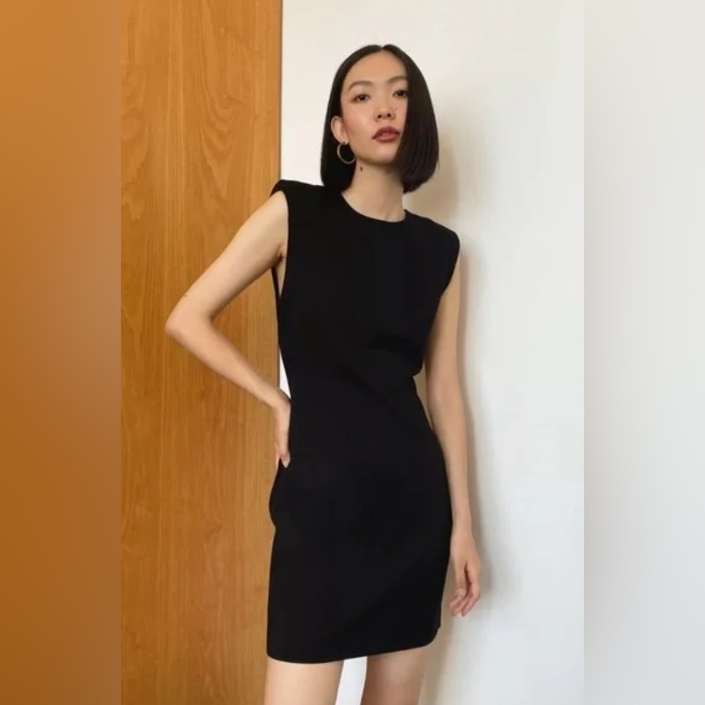NWT Aritzia Babaton Little Black Galvin Dress sz 4, padded shoulders